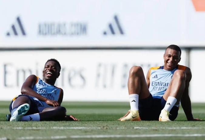 皇马内讧升级！姆巴佩成导火索！高层出面约谈，解决左路之争