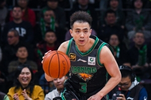 必发指数官网-串联球队!赵继伟半场送6助攻 2记三分拿下6分2篮板3抢断