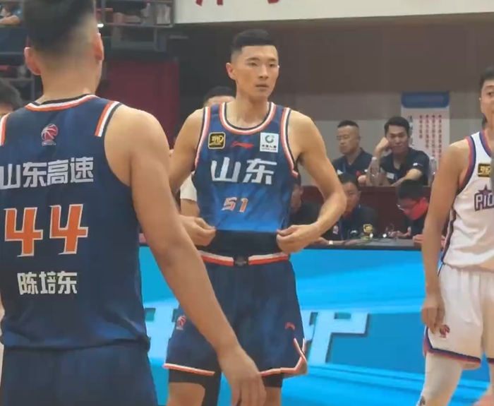山东捡到宝了！陈林坚山东首秀三分+突破齐爆，外线终于有期待了