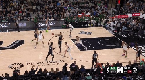 必发指数官网-天赋怪扣篮大赛级表演！字母碰撞文班真的太炸裂