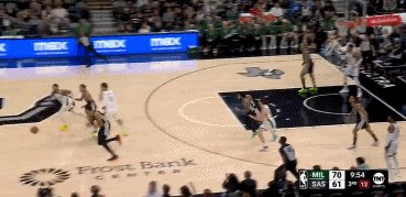 必发指数官网-天赋怪扣篮大赛级表演！字母碰撞文班真的太炸裂