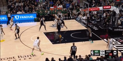 必发指数官网-天赋怪扣篮大赛级表演！字母碰撞文班真的太炸裂