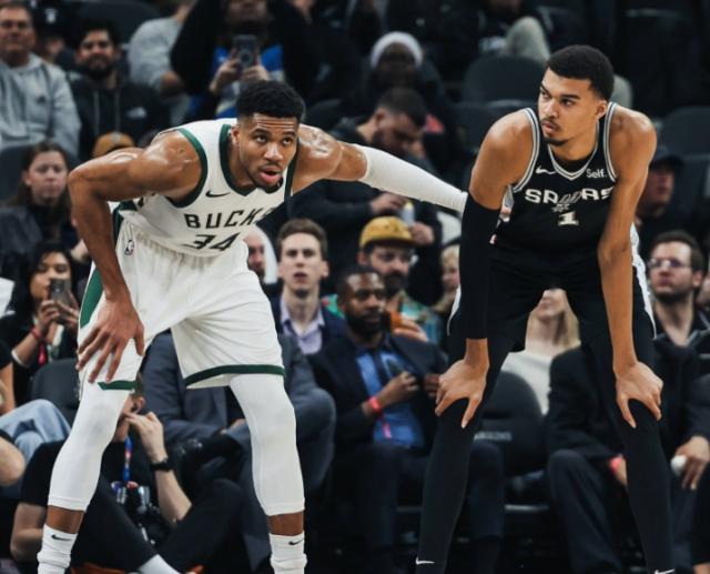 必发指数官网-天赋怪扣篮大赛级表演！字母碰撞文班真的太炸裂